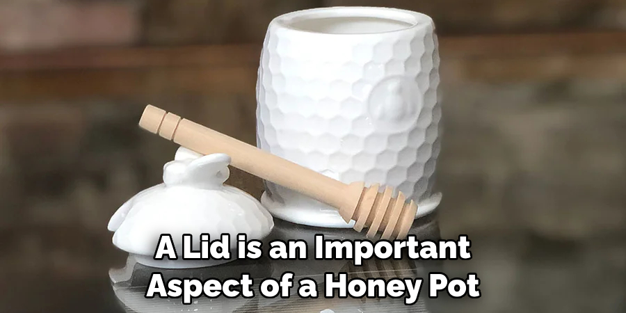 A Lid is an Important Aspect of a Honey Pot