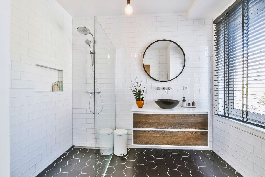 How to Decorate a Mirror With Ceramic Tile: Expert Tips